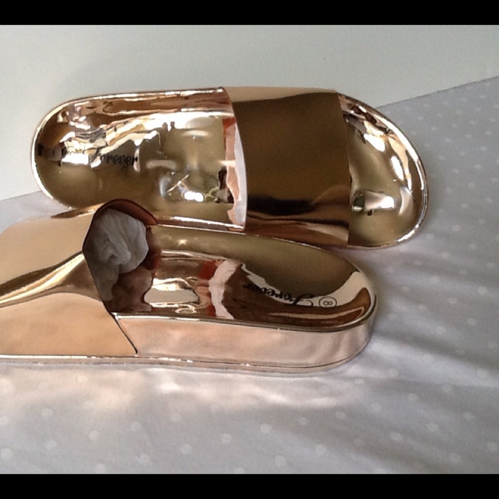 ❌SOLD ❌❗️Rose gold metallic slides